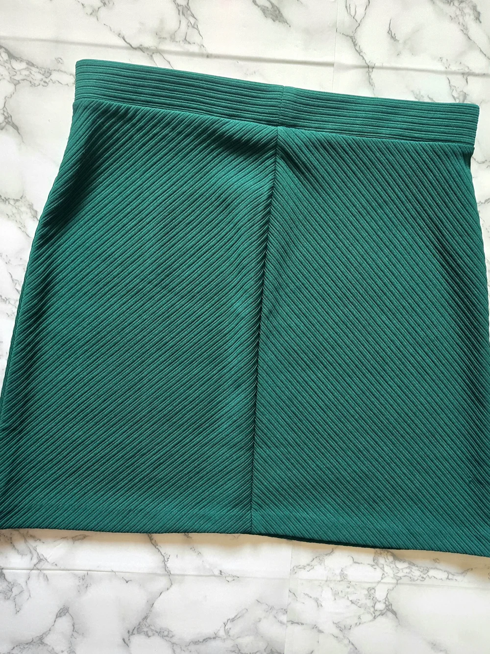 NWOT Green Ribbed Textured Mini Skirt - High-Waisted Chevron Knit Small